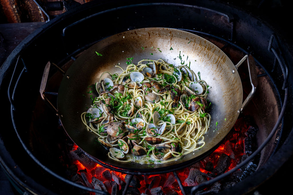 Spaghetti Vongole on the Big Green Egg